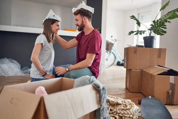 Young Married Couple Love Kiss Brand New Apartment Just Moved — Stock Photo, Image