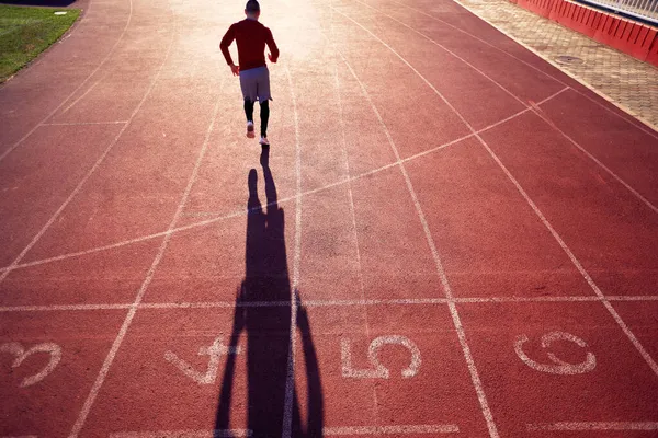 Een Jongeman Rent Naar Een Atletische Training Een Mooie Dag — Stockfoto