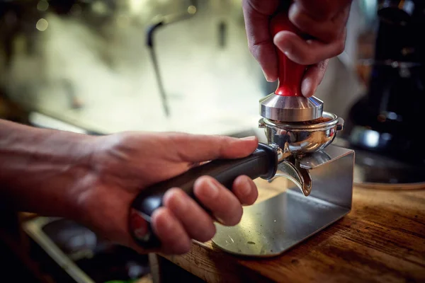 Close Zicht Het Maken Van Een Aromatische Geurige Espresso Koffie — Stockfoto