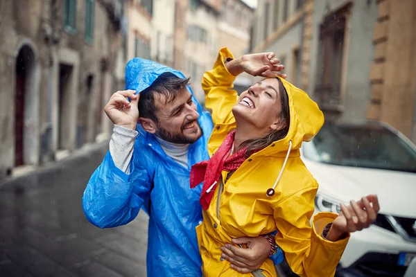 Young Couple Love Good Mood While Walking City Rain Cheerful — Stock Photo, Image