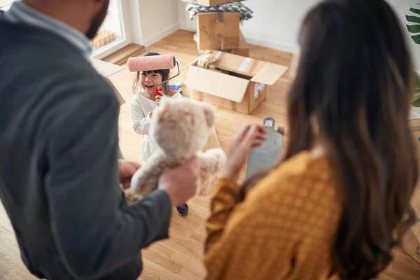 Happy Multiethinc Family Moving Together New Apartment — Stock Photo, Image