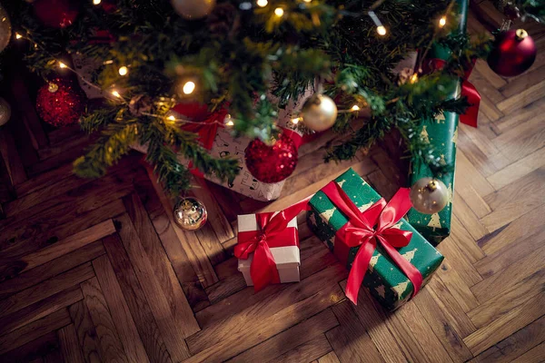 Cajas Regalo Navidad Árbol Navidad Decorado Regalos — Foto de Stock