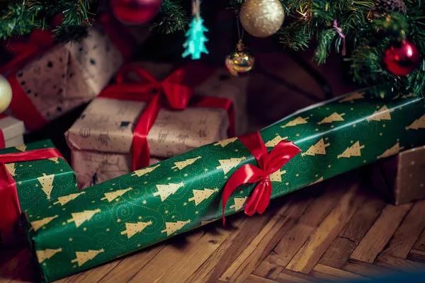 Árbol Navidad Con Hermosas Decoraciones Regalo —  Fotos de Stock