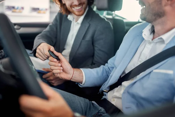 Caucasian Male Buying Car Himself Store — Stock Photo, Image