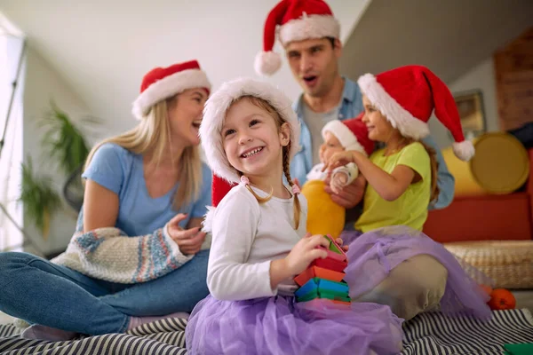 Adorável Família Festiva Celebrando Natal Juntos Feliz Conceito Feriados — Fotografia de Stock