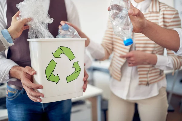 Close Recycling Bin Being Filled Plastic Bottles Collected Employees Pleasant — Stock Photo, Image