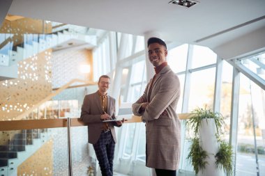 Genç Afro-Amerikan menajerin portresi.