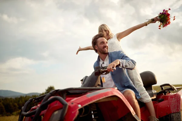 Happy Young Bride Groom Enjoying Quad Atv Vehicle Nature — Stock Photo, Image