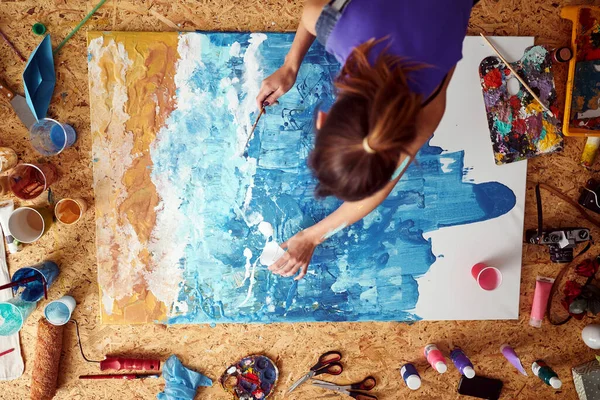 Pintora Femenina Espacio Trabajo Artista Trabajando Pintura — Foto de Stock