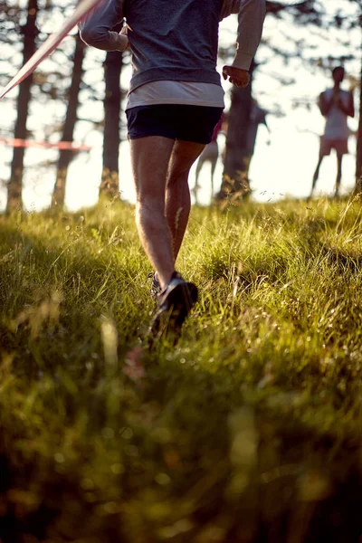Jongeman Rent Snel Door Het Bos Trail Marathon Run — Stockfoto