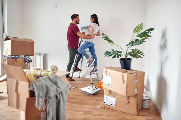 Caucasian Couple Love Having Fun While Preparing Paint White Wall — Stock Photo, Image