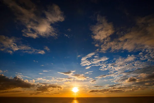 Vacker Himmel Solnedgång Havet — Stockfoto