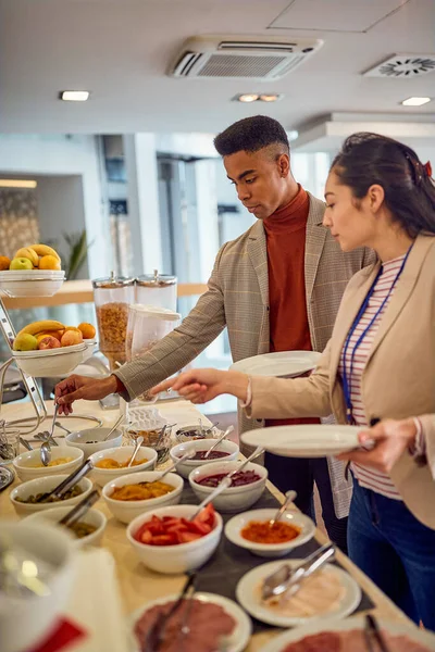 Pessoas Negócios Almoçando Colegas Negócios Almoçando Refeitório Escritório — Fotografia de Stock