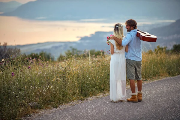 Young Hipster Couple Road Trip Wedding Lovely Young Man Woman — Stock Photo, Image