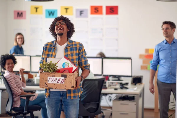 Joven Oficinista Está Contento Porque Fue Despedido Del Trabajo Que — Foto de Stock