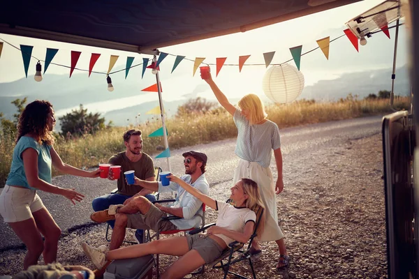 Group Friends Front Camper Cheering Drinks Fun Togetherness Nature Concept — Fotografia de Stock