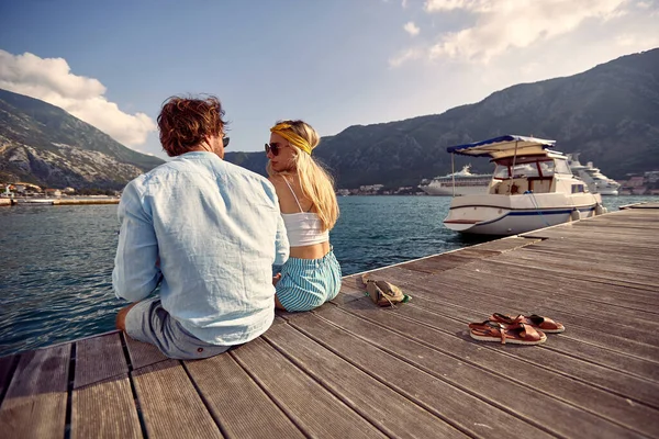 Young Lovers Couple Summer Love Couple Spending Time Outdoors Flirting — Stock Photo, Image