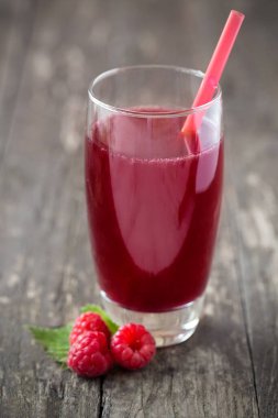 Taze berrie ile taze ahududu suyu