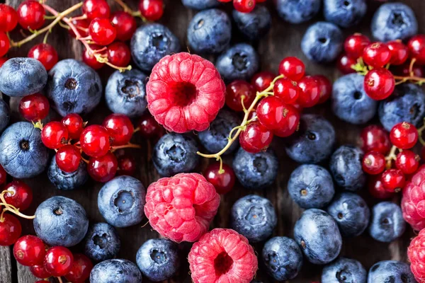 Fresh Raspberry Blueberry Currant Different Berries Background Tabl — ストック写真
