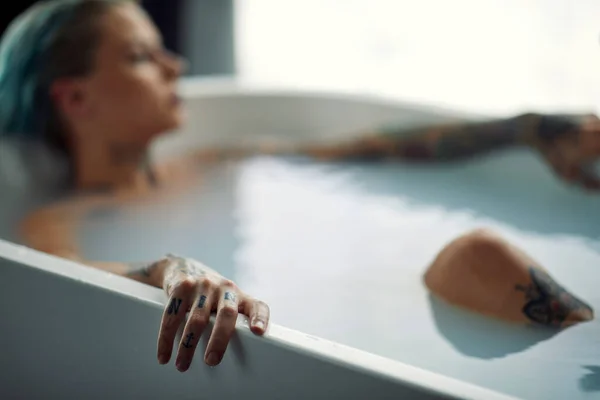 Young Beautiful Tattooed Girl Enjoying Warm Bath Relaxed Atmosphere Bathroom — Stock Photo, Image