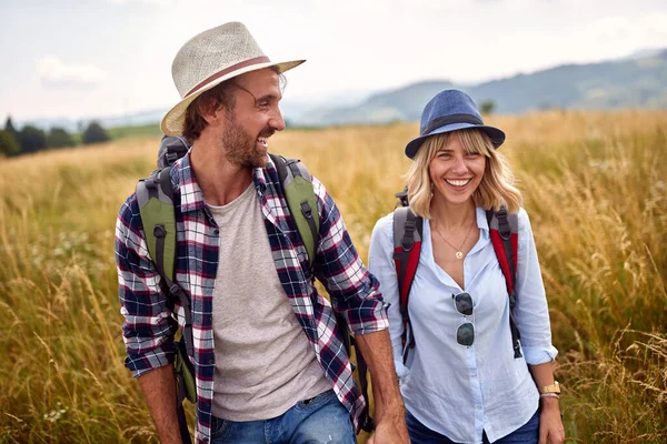 Jolly Caucasian Couple Exploring Countryside Together Field — Stock Photo, Image