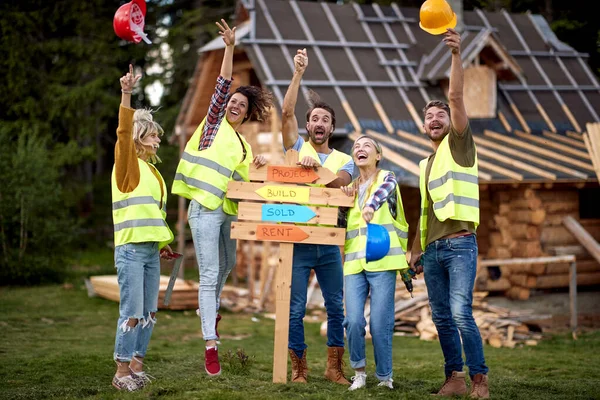Grupp Unga Glada Både Kvinnliga Och Manliga Byggare Glada När — Stockfoto