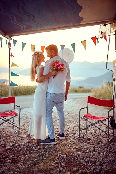 Young Newlyweds Enjoying Romantic Moments Vacation Camp Beautiful Day Nature — Stock Photo, Image