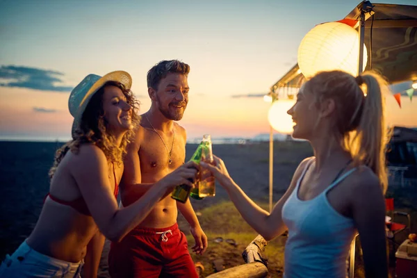 Young People Enjoys Drink Vacation Campsite Nature — Foto Stock