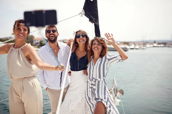 Group Young Handsome Models Taking Selfie Deck Yacht Beautiful Summer — Stok fotoğraf