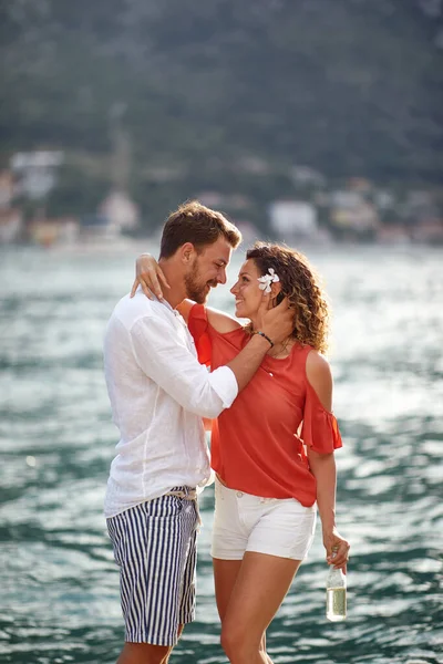 Young Beautiful Couple Standing Hugging Wooden Jetty Water Summertime Holiday — Stock Photo, Image