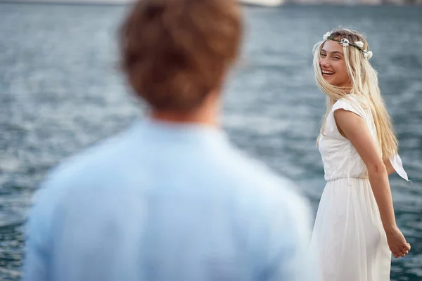 Beautiful Smiling Woman White Dress Enjoys Day Lake — Foto de Stock