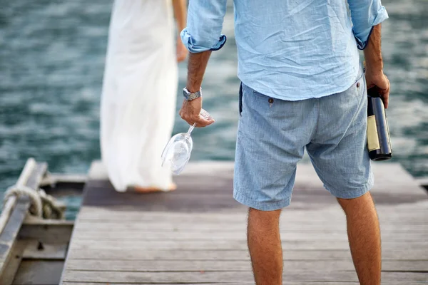 Young Couple Romantic Moments Wine Dock Beautiful Sunny Day Seaside — Stock Photo, Image