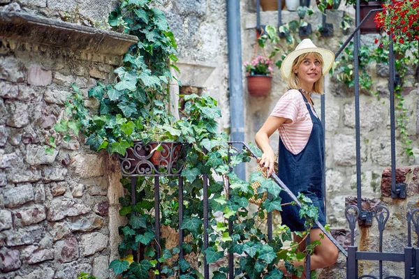 Young Blonde Woman Summer Denim Dress Hat Walking Stairs Grown — Foto Stock