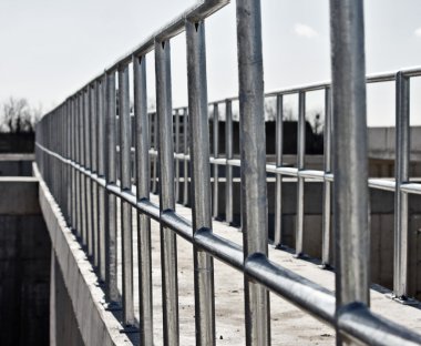Galvanizli çit 
