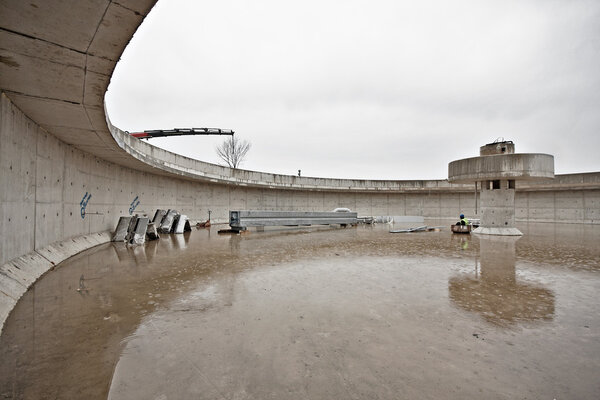 бетонный бак
