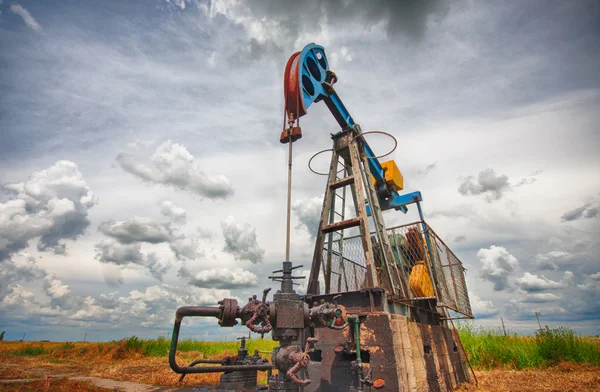 Нефтяной насос — стоковое фото