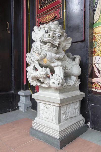 Cinese foo cane scultura femminile — Foto Stock