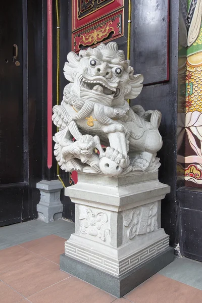 Chinês Foo Dog Escultura Feminina — Fotografia de Stock