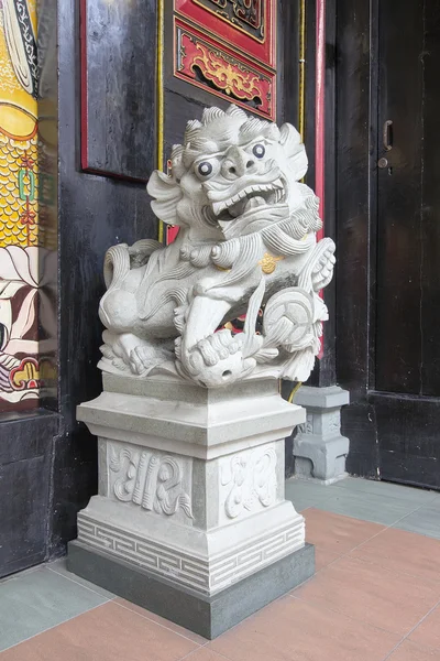 Chinese Foo Dog Male Sculpture — Stock Photo, Image