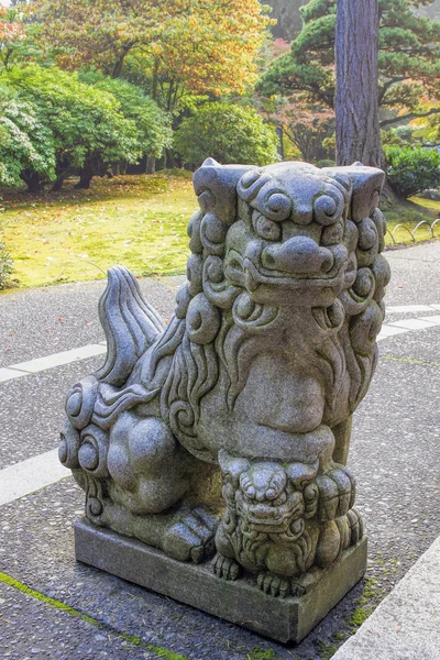 Giapponese Komainu Femmina Foo cane scultura — Foto Stock