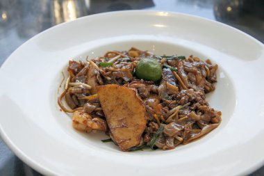 char kway teow erişte tabağı