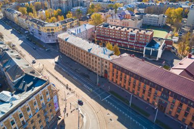 Minsk, Belarus - 16 Ekim 2021 - Şehirde güzel bir cadde manzarası