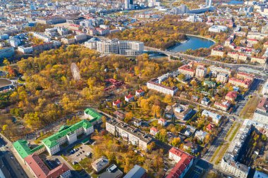 Minsk, Belarus - 16 Ekim 2021 - Şehrin merkezi manzarası