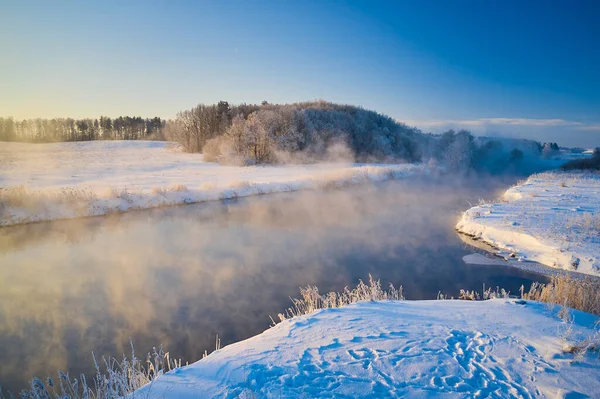 Paysage Hivernal Intéressant Sur Rivière Brouillard Est Magnifiquement Éclairé Par — Photo