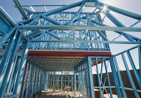 Nova casa de construção enquadramento. — Fotografia de Stock