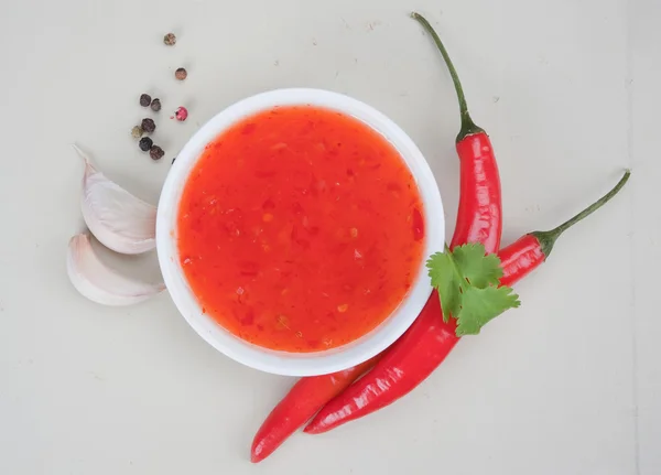 Rote scharfe Chilisoße — Stockfoto