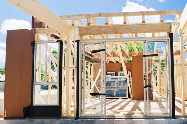 Nova casa de construção enquadramento — Fotografia de Stock