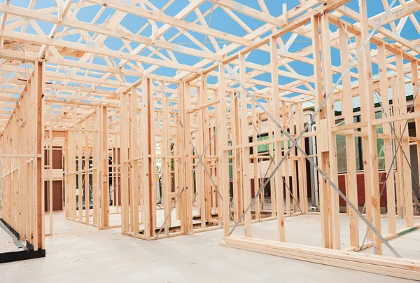 Nova casa de construção enquadramento. — Fotografia de Stock