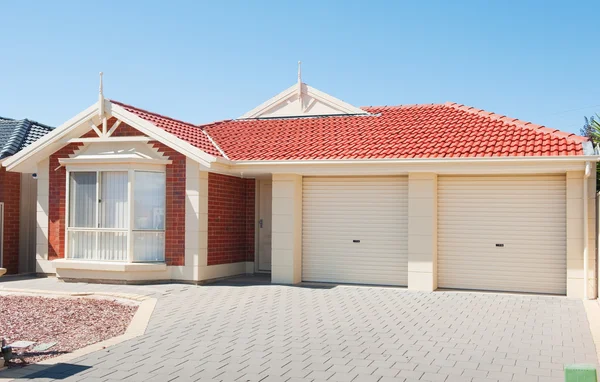 Modern Suburban House — Stock Photo, Image