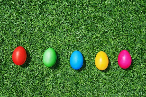 Різнокольорові великодні яйця — стокове фото